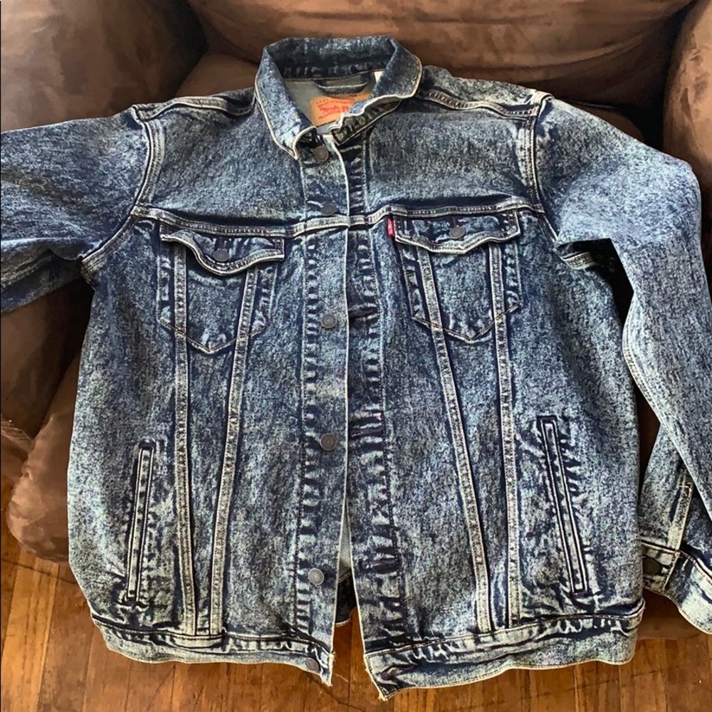 blue levi jean jacket